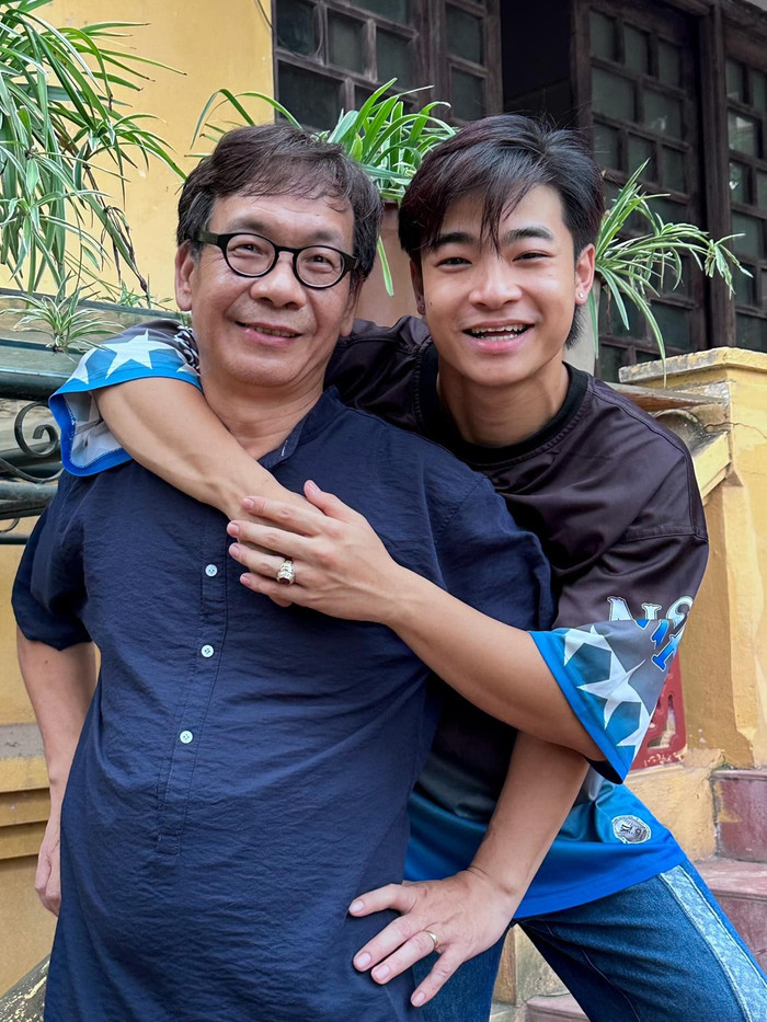 Con trai lớn Võ Hoài Vũ của NSƯT Võ Hoài Nam cũng đang được chú ý trong bộ phim Đi giữa trời rực rỡ