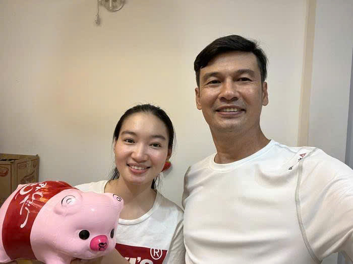 Bà xã Tiết Cương là người giản dị, kín tiếng.