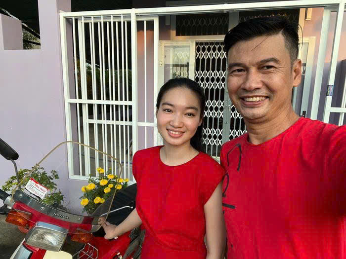 Những hình ảnh đời thường của vợ chồng Tiết Cương.