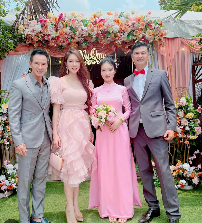 Đám cưới của Tiết Cương thời điểm đó thu hút đông đảo sự quan tâm của khán giả.