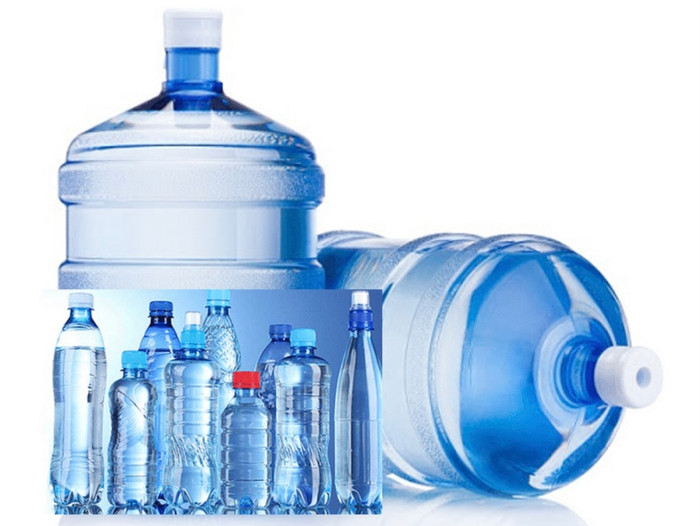 Điều đáng lo ngại là khi chai nước nhựa bị nén hoặc tiếp xúc với nhiệt độ cao, lượng hạt nhựa phát tán vào nước càng tăng.