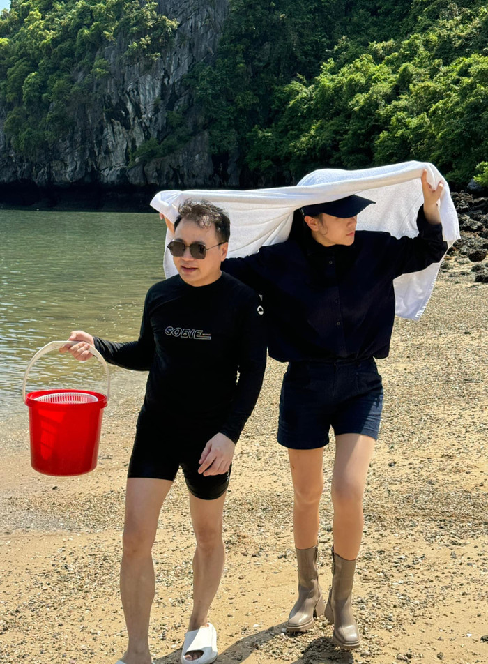 Cách đây không lâu, vợ chồng Shark Bình vừa có chuyến du lịch kỉ niệm 1 năm về chung nhà. 