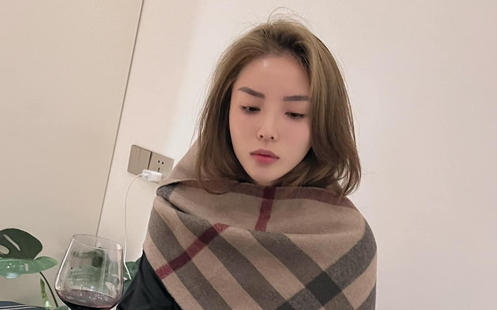 Hoa hậu Kỳ Duyên bị 'đào' lại loạt ảnh chơi đánh bài Ảnh 2