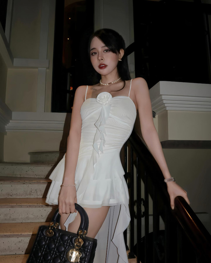 Chiếc túi của bạn gái Văn Thanh có trị giá 200 triệu đồng. 