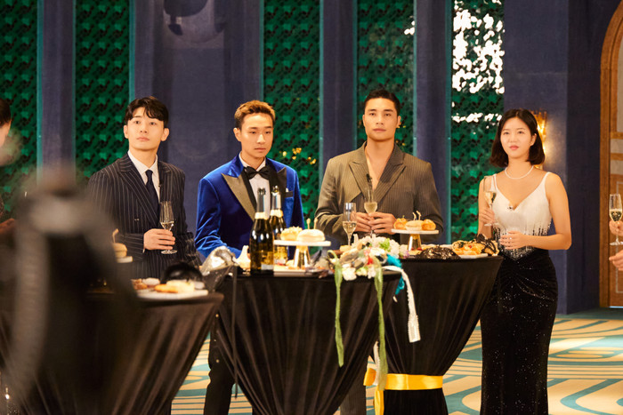 Mạnh Kiên là người rời khỏi nhà chung Đảo Thiên Đường. 