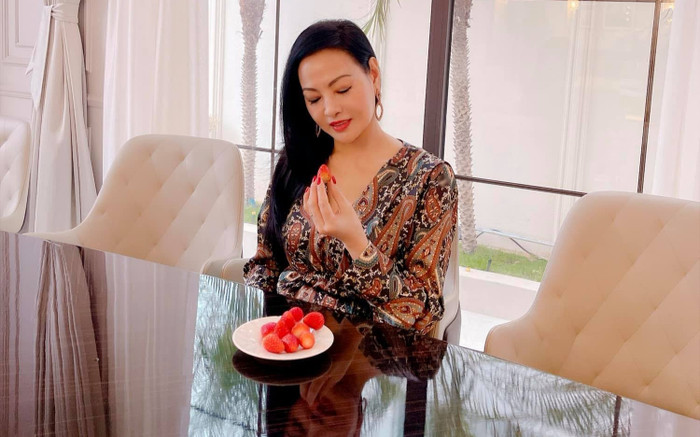 Dung nhan mẹ ruột 'phú bà' Huyền Baby Ảnh 2