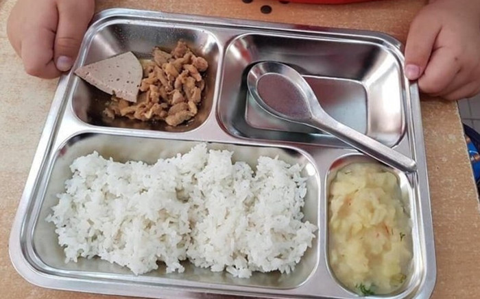 Hiệu trưởng bị phạt 50 năm tù vì ăn chặn 400 triệu tiền ăn trưa của học sinh Ảnh 2