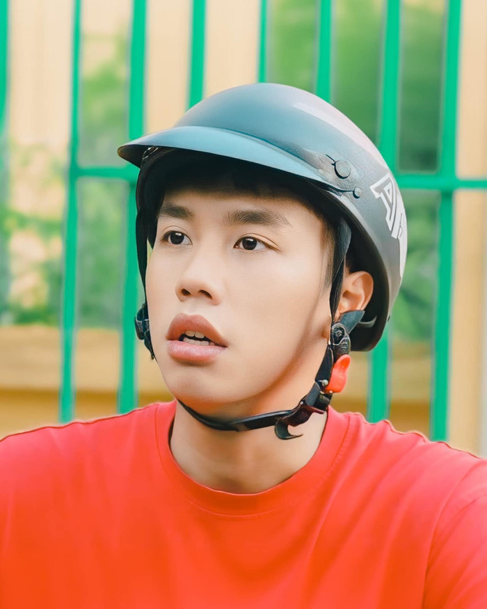 Chải hụt hẫng khi thấy Pu thân thiết với người khác.