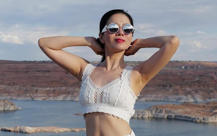 Tuổi 43, Lệ Quyên mê phong cách khoe eo nhỏ, bụng thon như gái mới lớn Ảnh 2