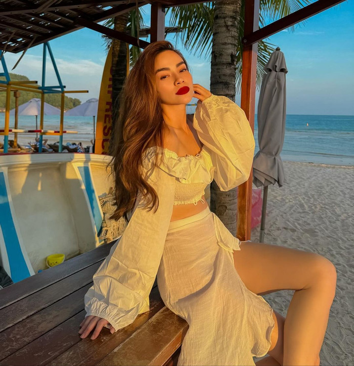 Hồ Ngọc Hà sở hữu vòng eo thon gọn dù đã sinh 3 con. Ảnh IGNV