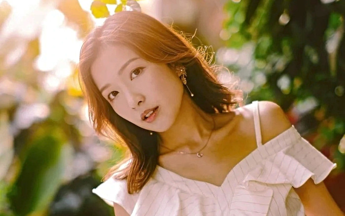 Á hậu yêu tỷ phú hơn 26 tuổi, được tặng biệt thự 320 tỷ đồng hiện ra sao? Ảnh 2