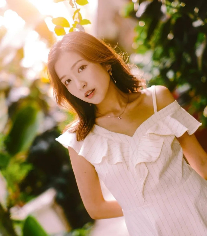 Cuộc sống của Quách Giai Văn trở nên khó khăn sau khi chia tay bạn trai tỷ phú.