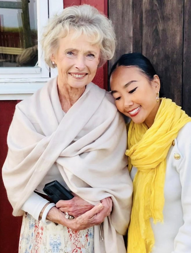 Mẹ chồng Đoan Trang có sức khỏe và sự mạnh mẽ khiến con cháu khâm phục.