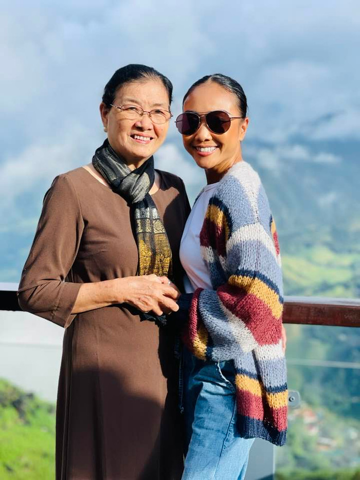 Đoan Trang và mẹ ruột.