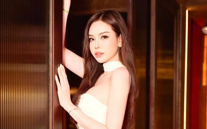 Con dâu tỷ phú Hoàng Kiều khoe đường cong nóng bỏng mắt Ảnh 2