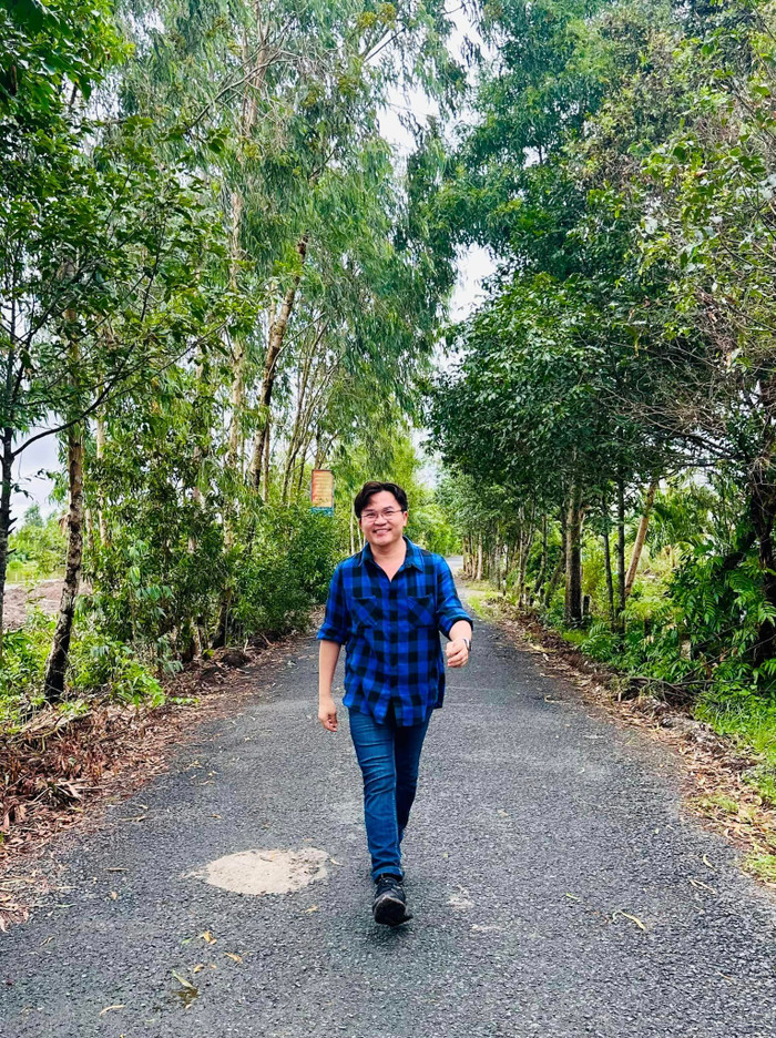 MC Đại Nghĩa thường xuyên làm từ thiện, giúp đỡ hoàn cảnh khó khăn.