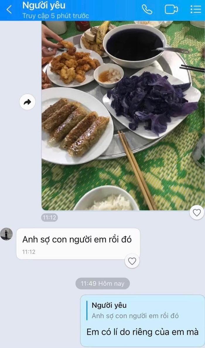 Sau bữa cơm, người bạn trai đã nhắn tin cho cô gái với lời lẽ có chút trách móc