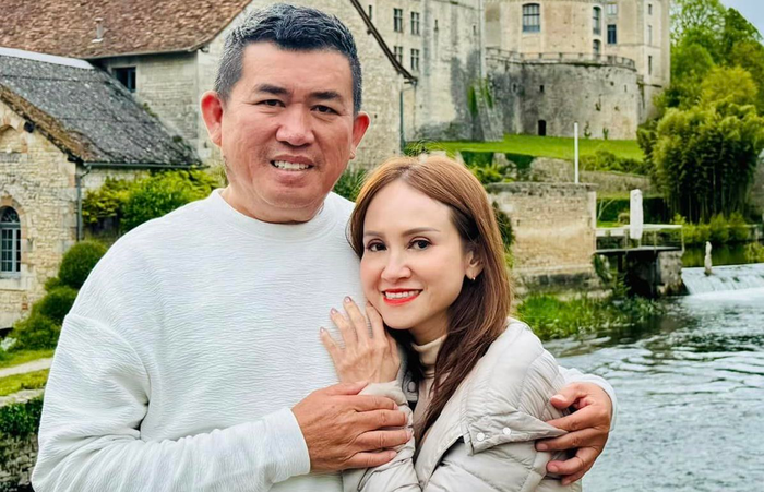 Nhật Cường và bà xã.