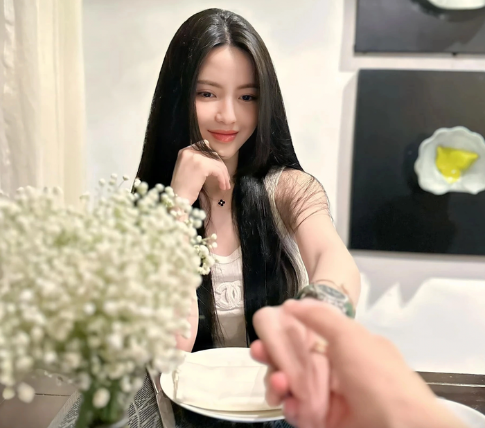 Chu Thanh Huyền thường livestream bán những mặt hàng mỹ phẩm, từng kiếm 1,6 tỷ đồng chỉ sau hơn 60 phút.