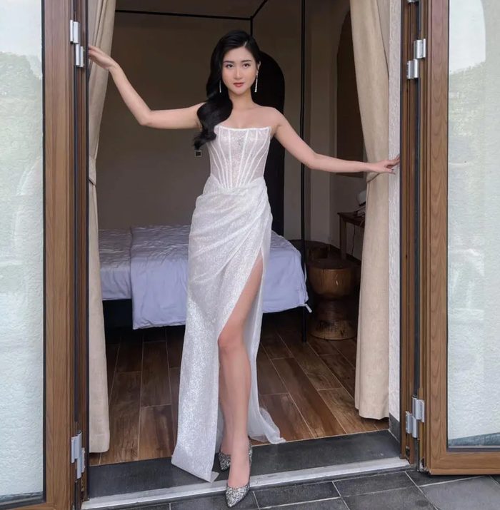 Thùy Dương - vợ Huy Hùng cũng mang về mức thu nhập không phải dạng vừa từ công việc kinh doanh.