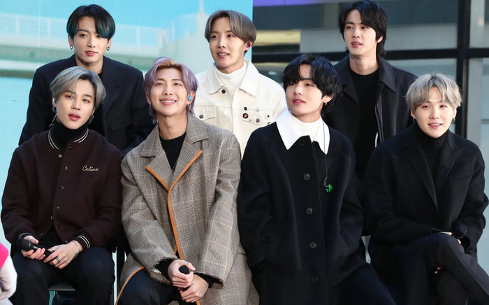 Thành viên BTS tiếp tục bị 'cấm sóng' Ảnh 2