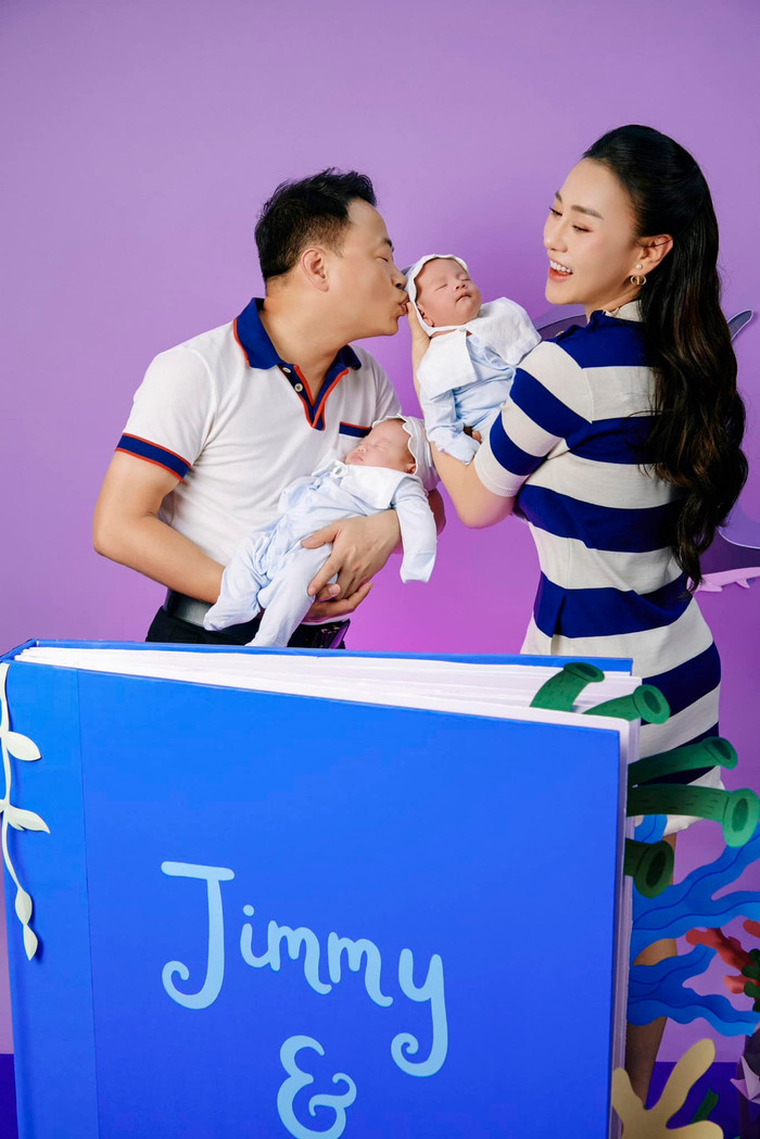 Phương Oanh hạnh phúc vì luôn có Shark Bình và các con ở bên cạnh. Ảnh: FBNV