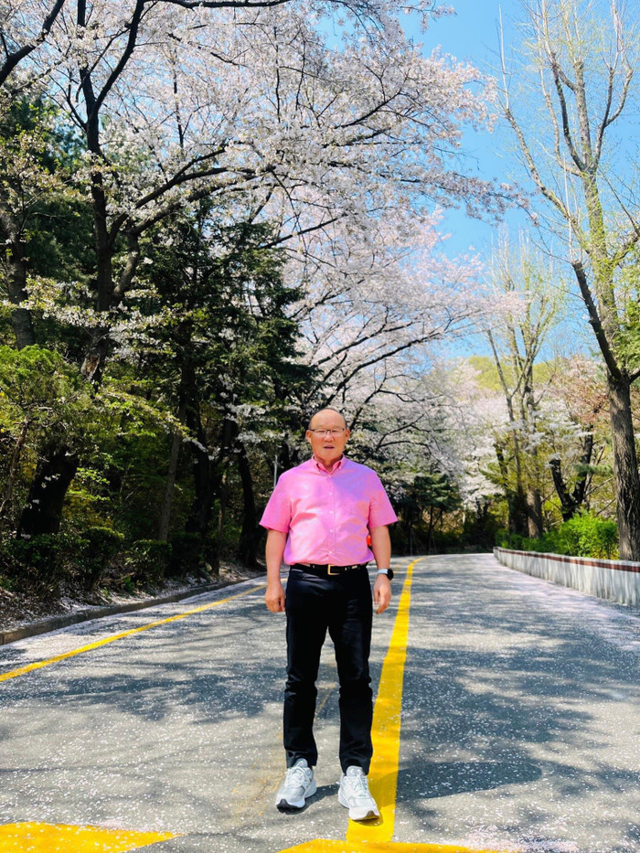 Tình hình hiện tại là HLV Park Hang Seo đang ở Hàn Quốc. Ảnh: Park Hang Seo