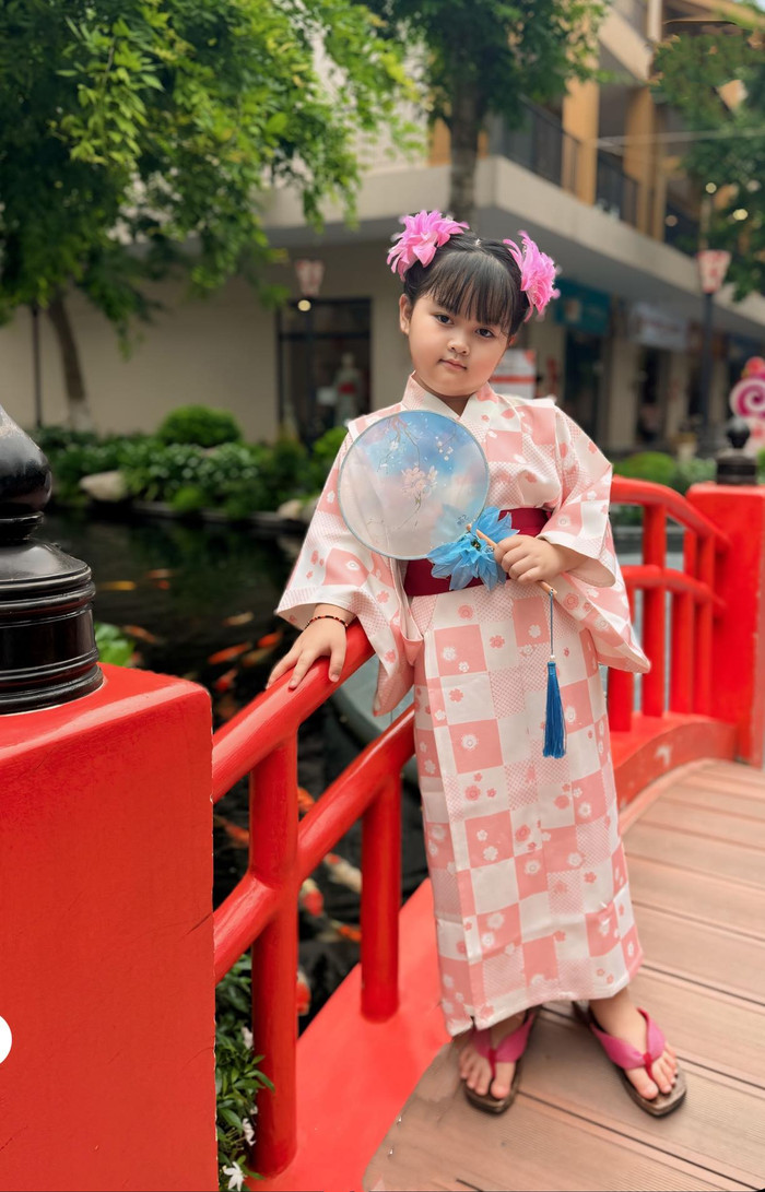 Một số hình ảnh khác của ái nữ nhà Lệ Quyên.