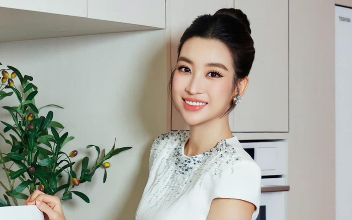 Phong cách đẳng cấp của Hoa hậu Đỗ Mỹ Linh khi đeo đồng hồ 1,6 tỷ đồng Ảnh 2