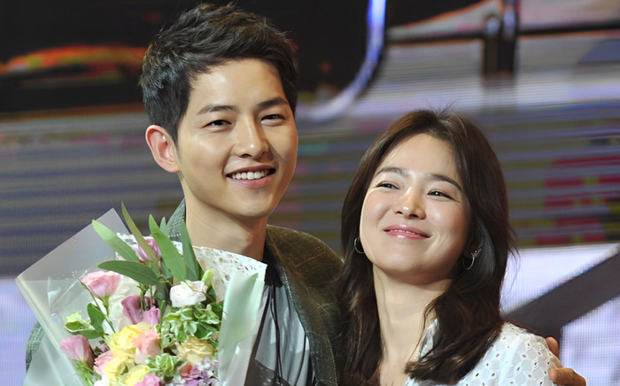 Top 10 cặp đôi Hàn Quốc đẹp nhất thập kỷ: Song Joong Ki - Song Hye Kyo hạng 4, top 1 gây tranh cãi Ảnh 2