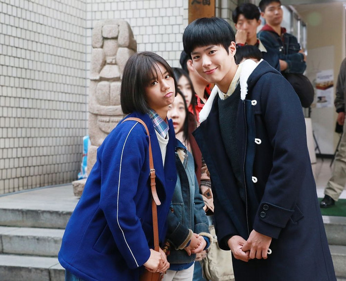 Lee Hye Ri và Park Bo Gum đẹp đôi trong Lời Hồi Đáp 1988.