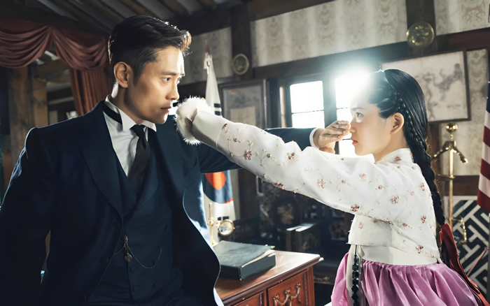 Lee Byung Hun lên ngôi thị đế nhờ Quý Ngài Ánh Dương.