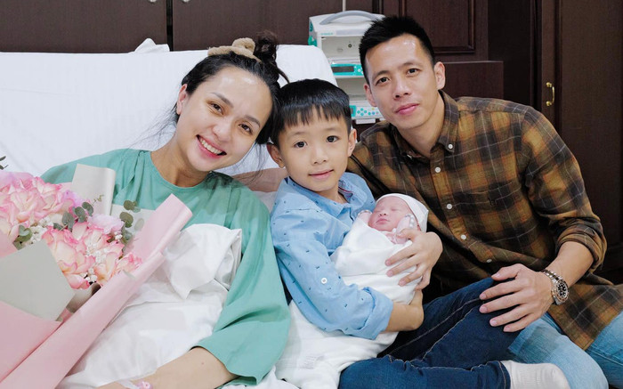 Sự thầm lặng của vợ Văn Quyết Ảnh 2