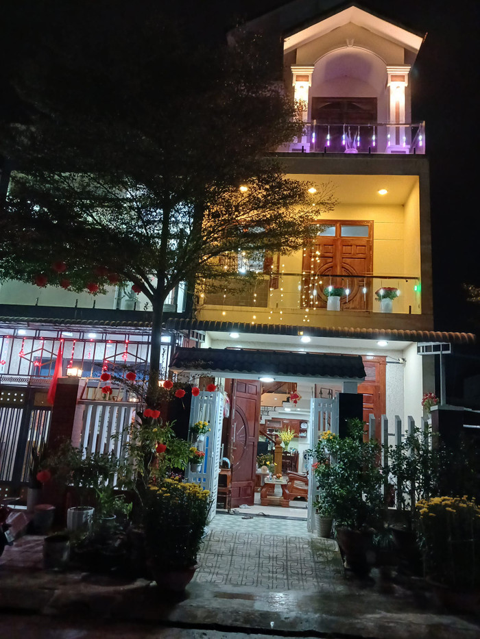 Toàn cảnh ngôi nhà khang trang - nơi Hoa hậu Quế Anh và gia đình đang sinh sống. 