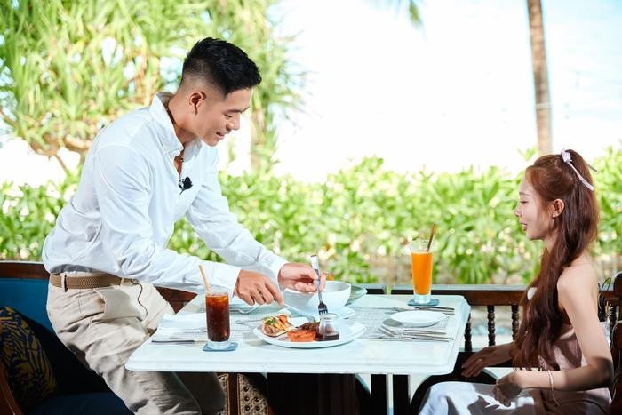 Yuna Vũ từ chối Michael Trương để chọn Mạnh Kiên.