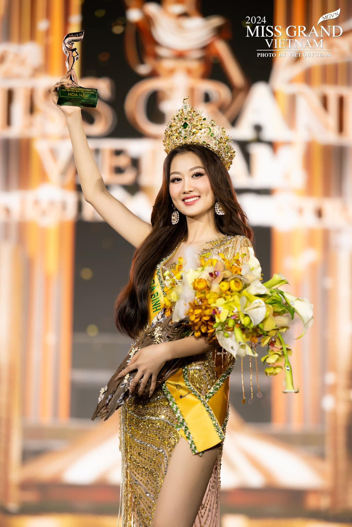 Hoa hậu Quế Anh nhận phản ứng trái chiều khi đăng quang kế nhiệm Lê Hoàng Phương.