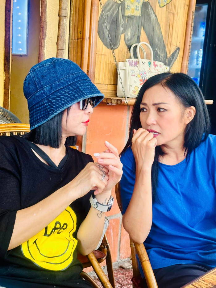 Cả hai gây sốt bởi vẻ ngoài rạng rỡ, sành điệu.