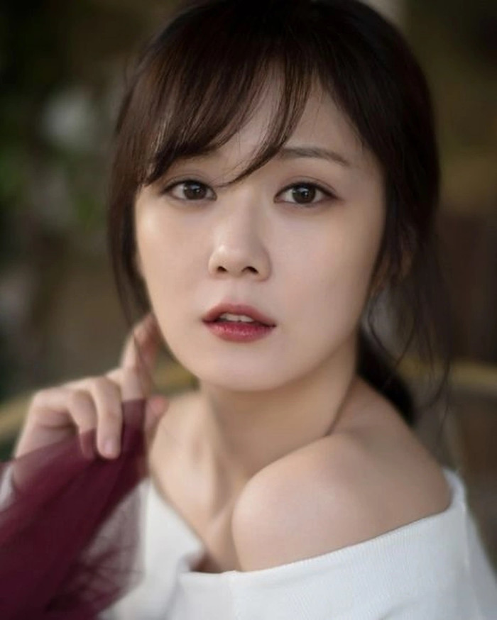 Jang Nara được nhiều người yêu mến nhờ tài năng diễn xuất cũng như nhan sắc trẻ mãi không già. 
