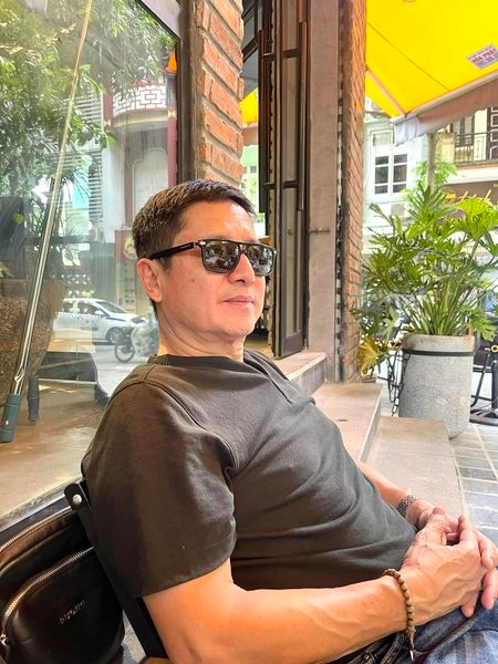 Nam nghệ sĩ ở tuổi U70.