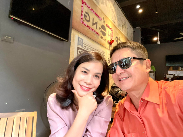 NSƯT Chí Trung và bạn gái kém 17 tuổi viên mãn bên nhau. 