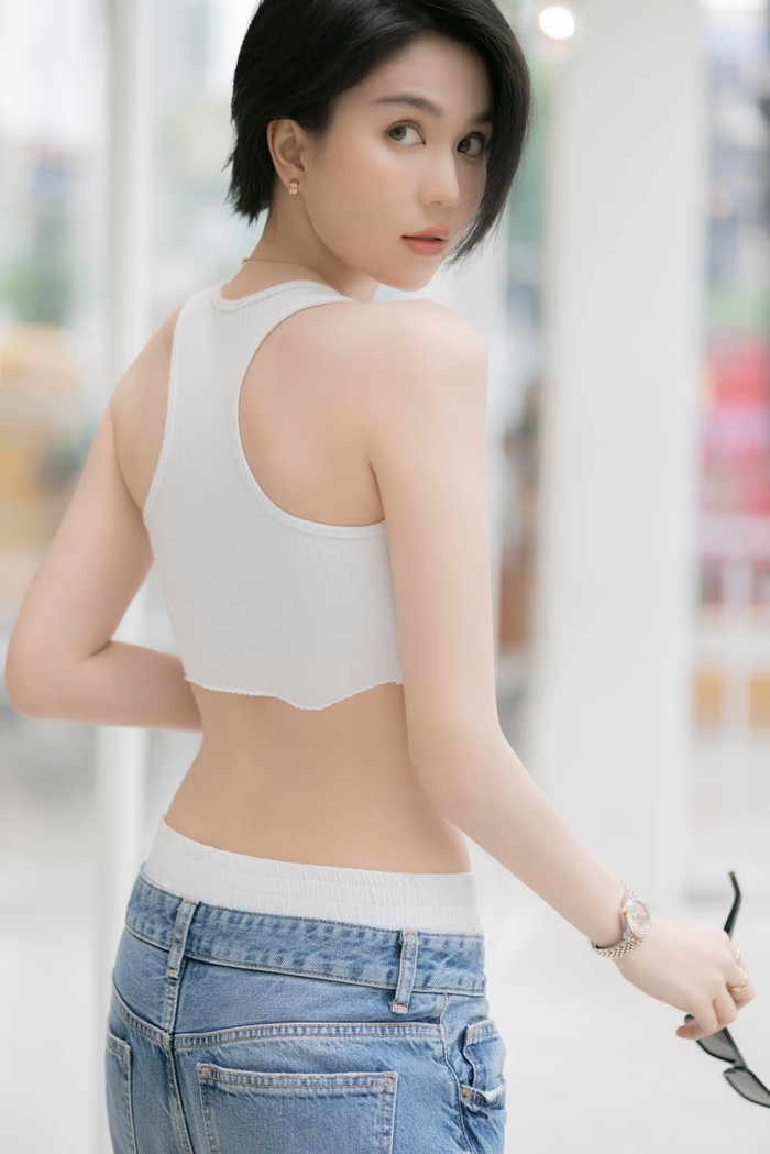 Ngọc Trinh luôn biết cách chăm sóc làn da. Ảnh FBNV
