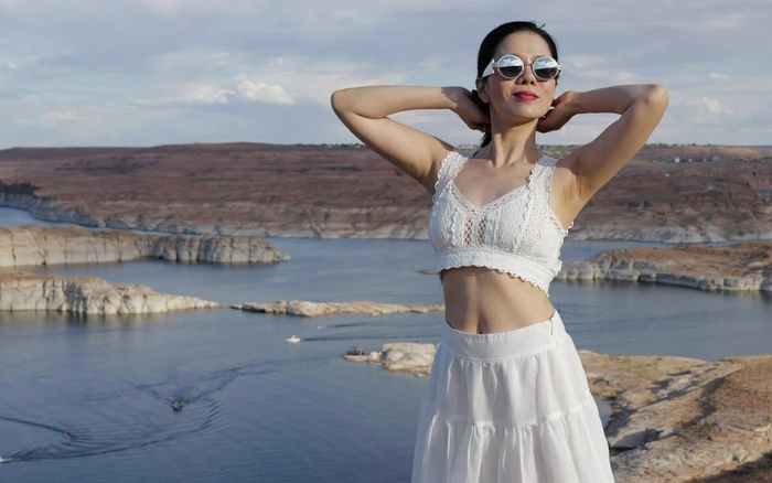 Lệ Quyên tự tin khoe cơ thể thon thả. Ảnh: FBNV