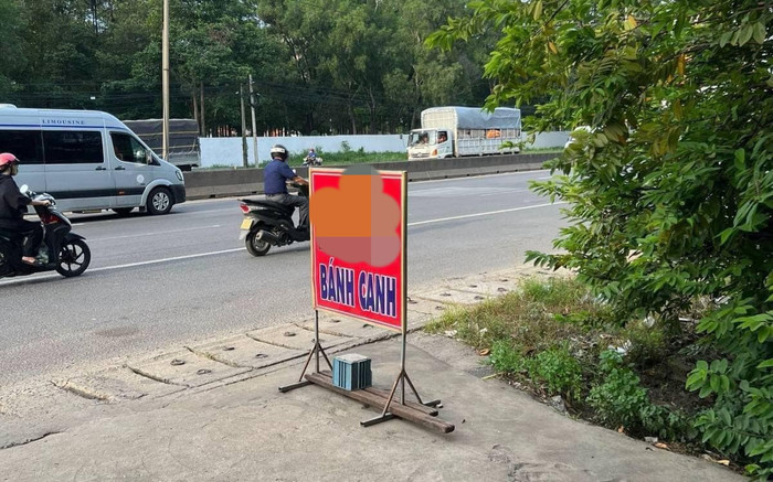 Quán mở bán cả tuần mà chưa có khách, dân tình nhìn bảng hiệu liền hiểu lý do Ảnh 2