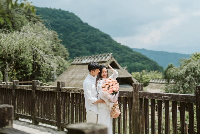 Khoảnh khắc e ấp chuẩn 'vợ chồng son' của Midu và thiếu gia Minh Đạt sau 1 tháng kết hôn.
