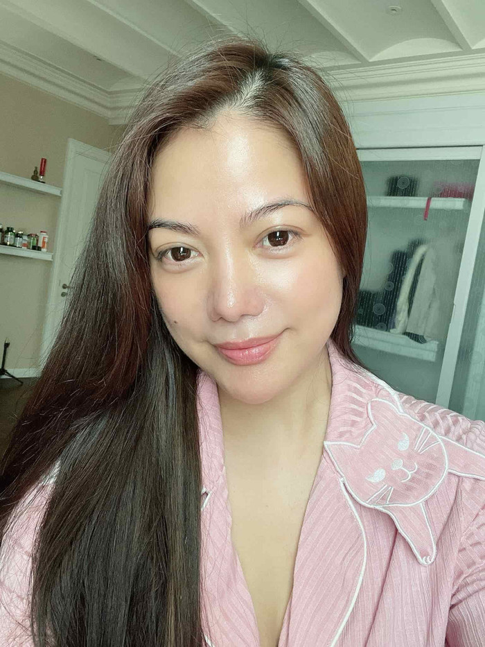 Trương Ngọc Ánh còn nhận nhiều lời ngợi khen với làn da mịn màng, căng bóng không chút khuyết điểm.