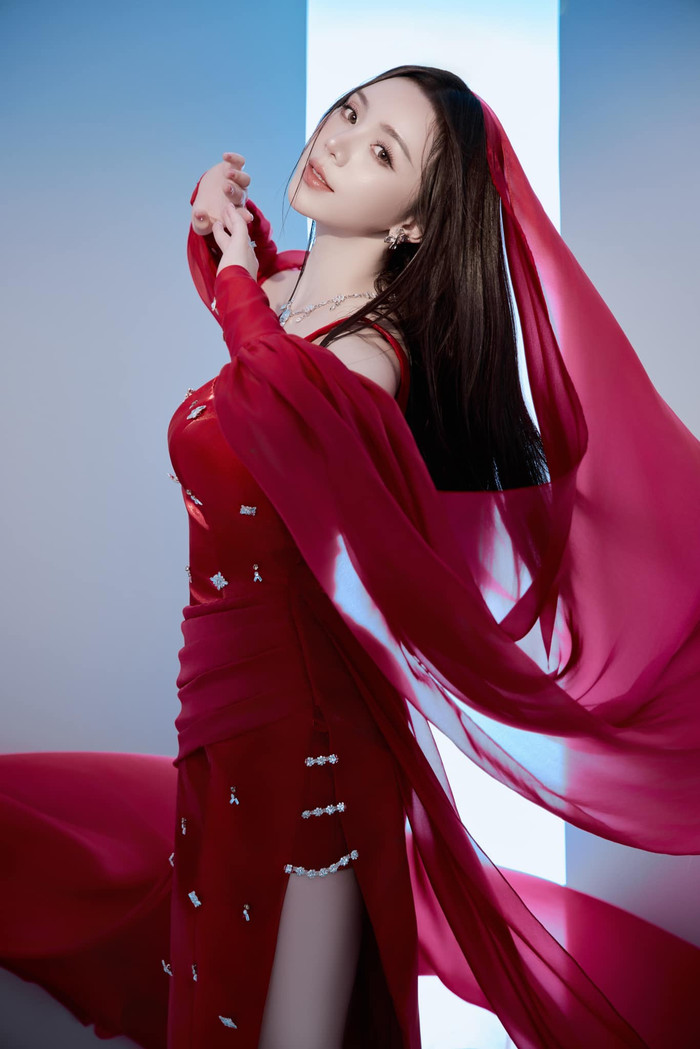 Quỳnh Kool khoe đường cong hút mắt ở tuổi 29