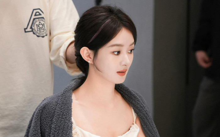 Triệu Lệ Dĩnh lộ diện với nhan sắc khác lạ Ảnh 2