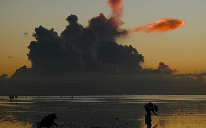 Đám mây hình cá chép trên bầu trời Thái Bình gây sốt mạng xã hội Ảnh 2