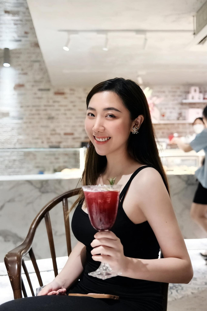 Huỳnh Mi, em gái ruột của Trấn Thành, hiện có hôn nhân hạnh phúc bên ông xã người Hong Kong và 2 con. 