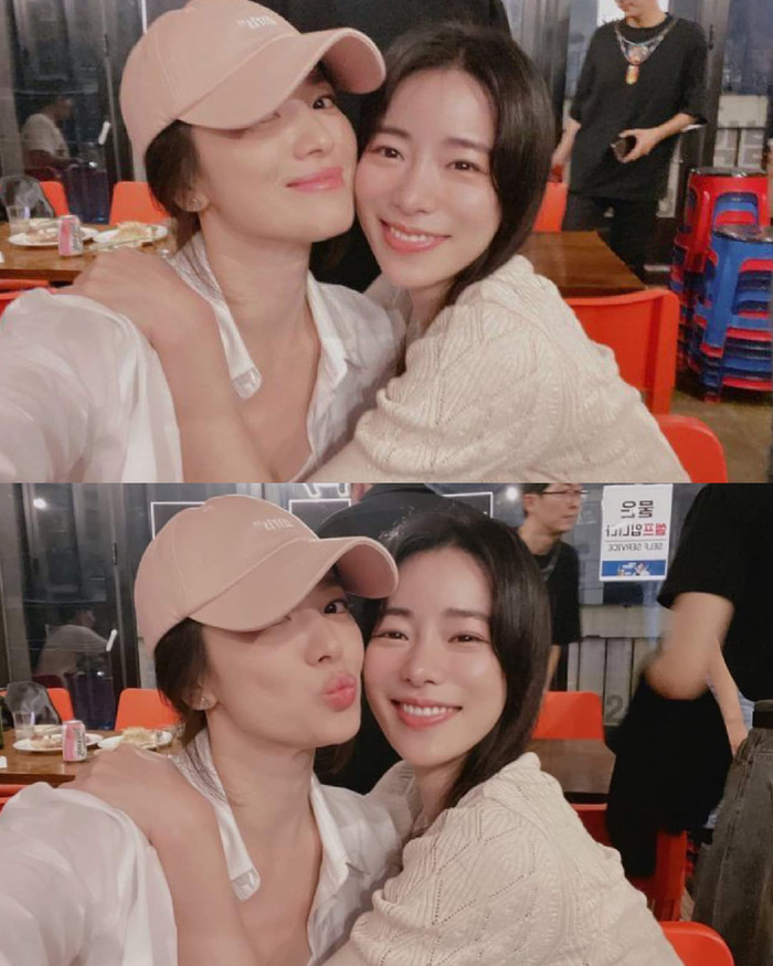 Lim Ji Yeon và Song Hye Kyo có mối quan hệ vô cùng thân thiết ngoài đời. 